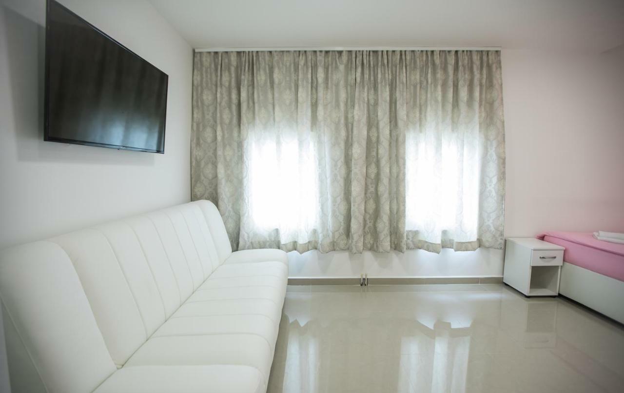 Pansion Kipovi Bed & Breakfast Tuzla Eksteriør bilde
