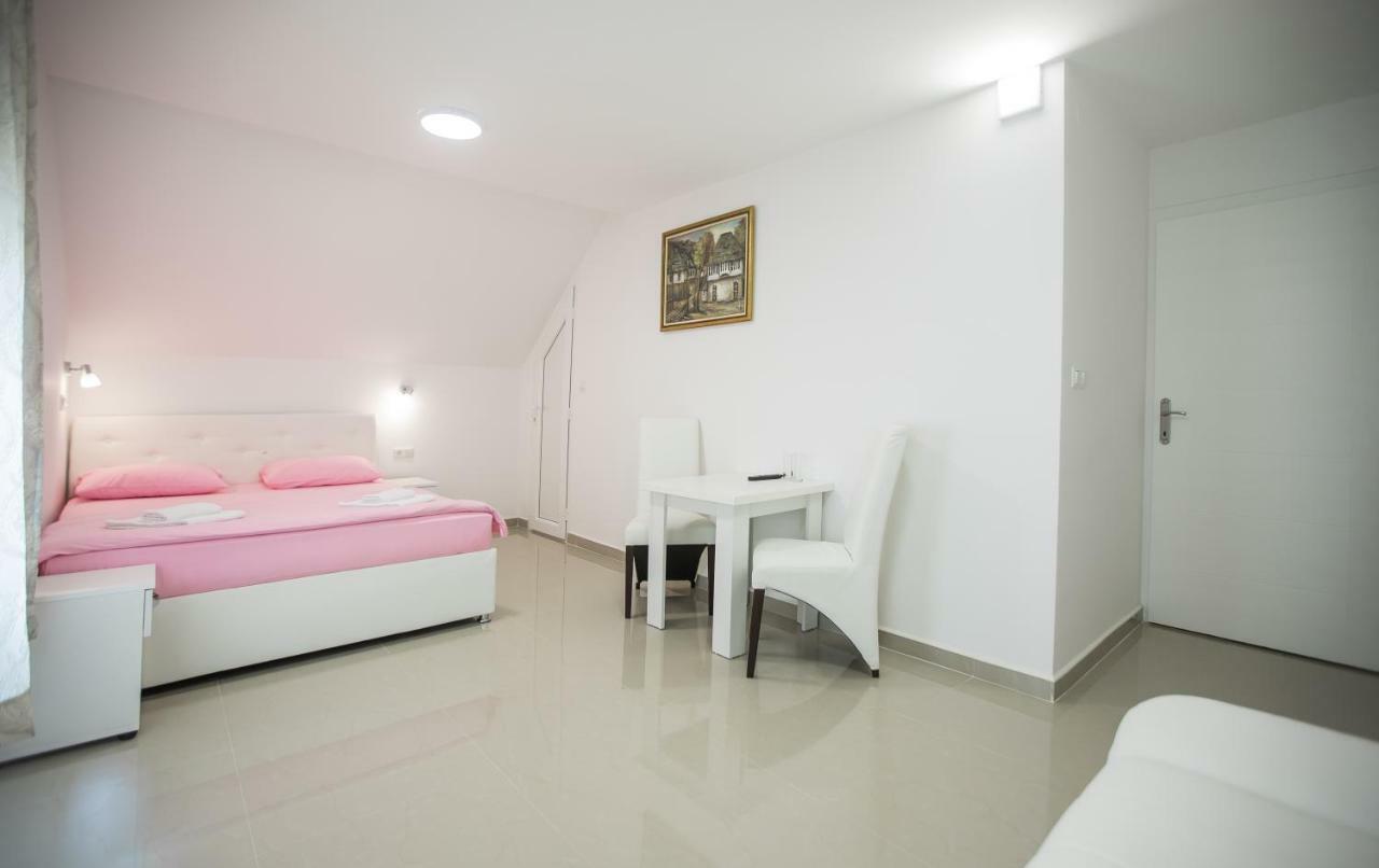 Pansion Kipovi Bed & Breakfast Tuzla Eksteriør bilde